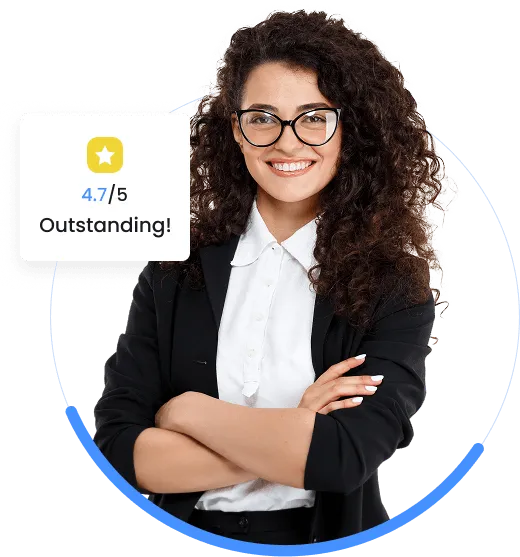 A woman with curly hair and glasses, dressed in business attire, stands smiling with arms crossed. A graphic beside her shows a 4.7/5 rating labeled 