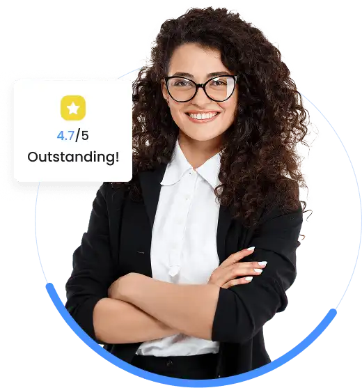 A woman with curly hair and glasses, dressed in business attire, stands smiling with arms crossed. A graphic beside her shows a 4.7/5 rating labeled 